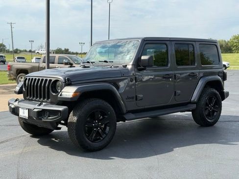 Used 2021 Jeep Wrangler Unlimited Sahara AWD/4WD image 3