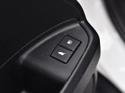 Used 2020 Honda Pilot Touring image 9