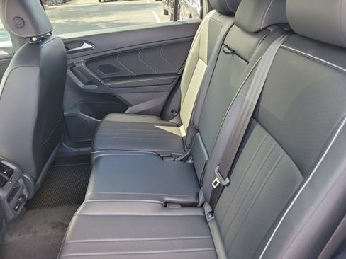Used 2024 Volkswagen Tiguan SE R-Line image 15