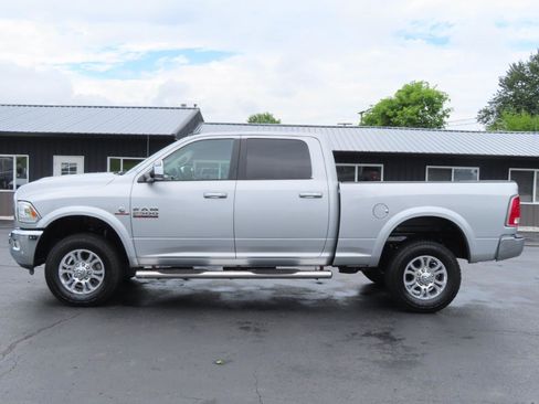 Used 2017 RAM 2500 Laramie AWD/4WD image 3