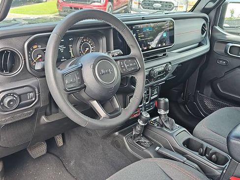 Used 2025 Jeep Wrangler Unlimited Rubicon AWD/4WD image 11
