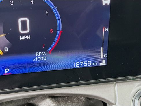 Used 2025 Chevrolet Trax LT w/ LT Convenience Package image 13