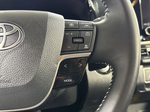 Used 2025 Toyota Camry SE image 36