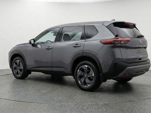 Used 2025 Nissan Rogue SV image 6