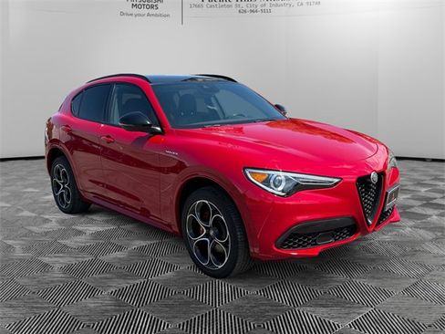 Used 2022 Alfa Romeo Stelvio Veloce image 3