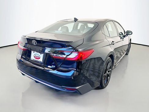 Used 2025 Toyota Camry SE FWD image 5