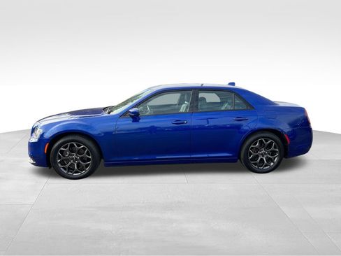 Used 2018 Chrysler 300 S image 5