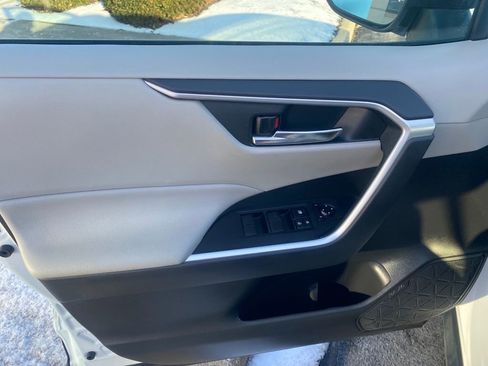 Used 2021 Toyota RAV4 XLE image 3