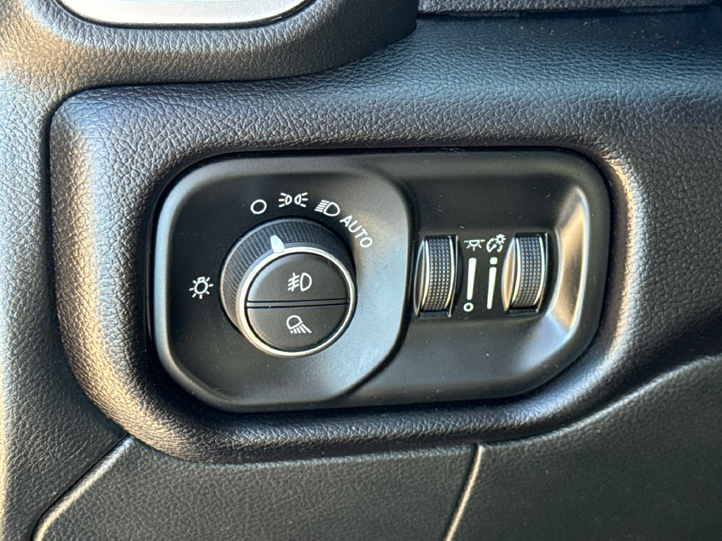 Used 2021 RAM 3500 Laramie AWD/4WD image 23