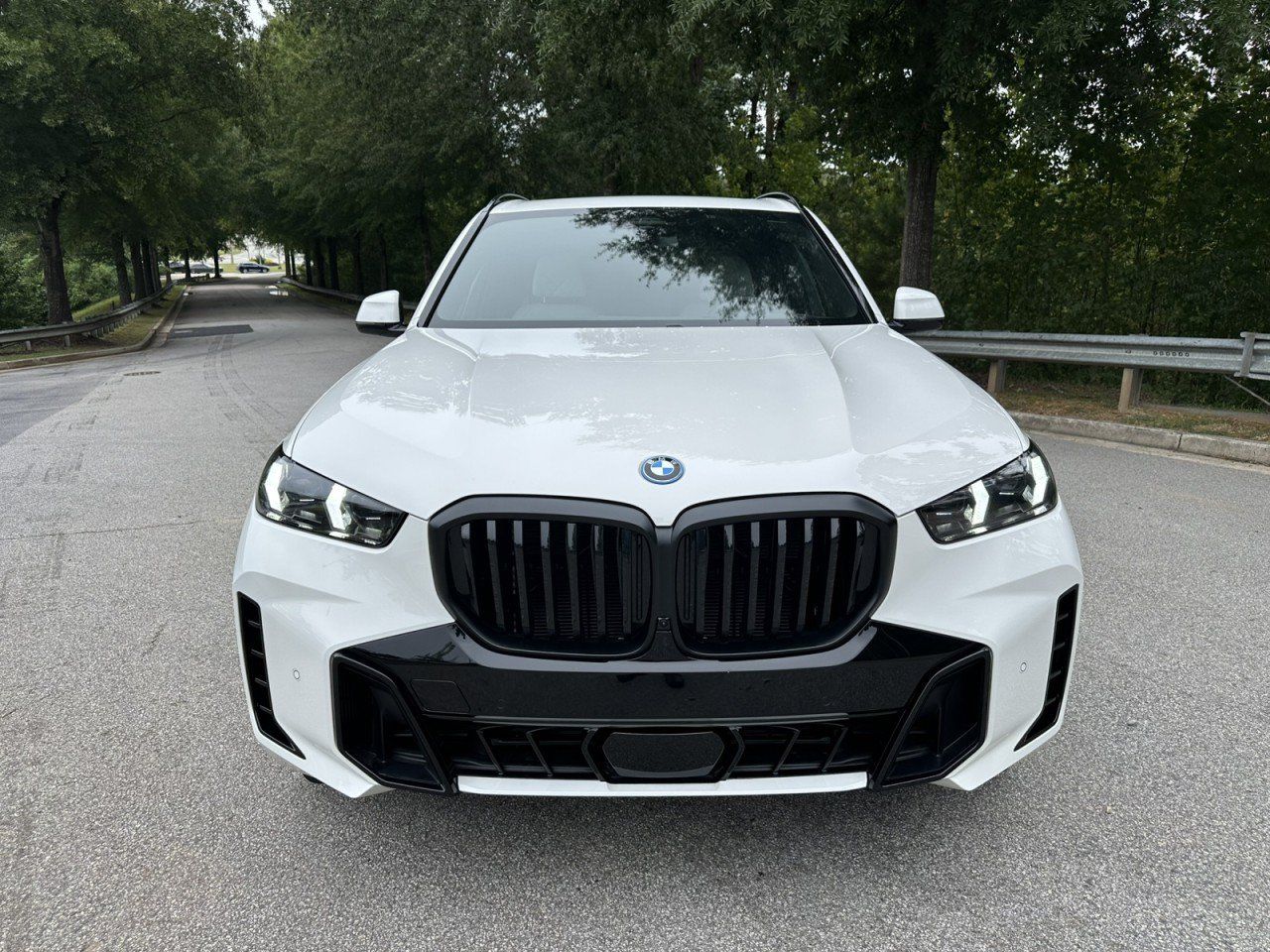 Used 2026 BMW X5 xDrive50e w/ M Sport Package AWD/4WD image 9