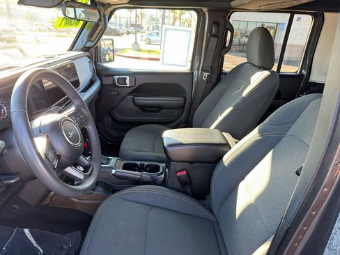 Used 2024 Jeep Wrangler Unlimited Sport image 19
