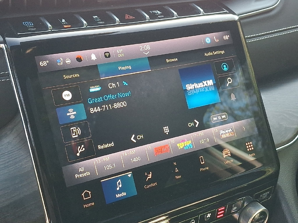 Used 2023 Jeep Grand Cherokee Overland AWD/4WD image 18