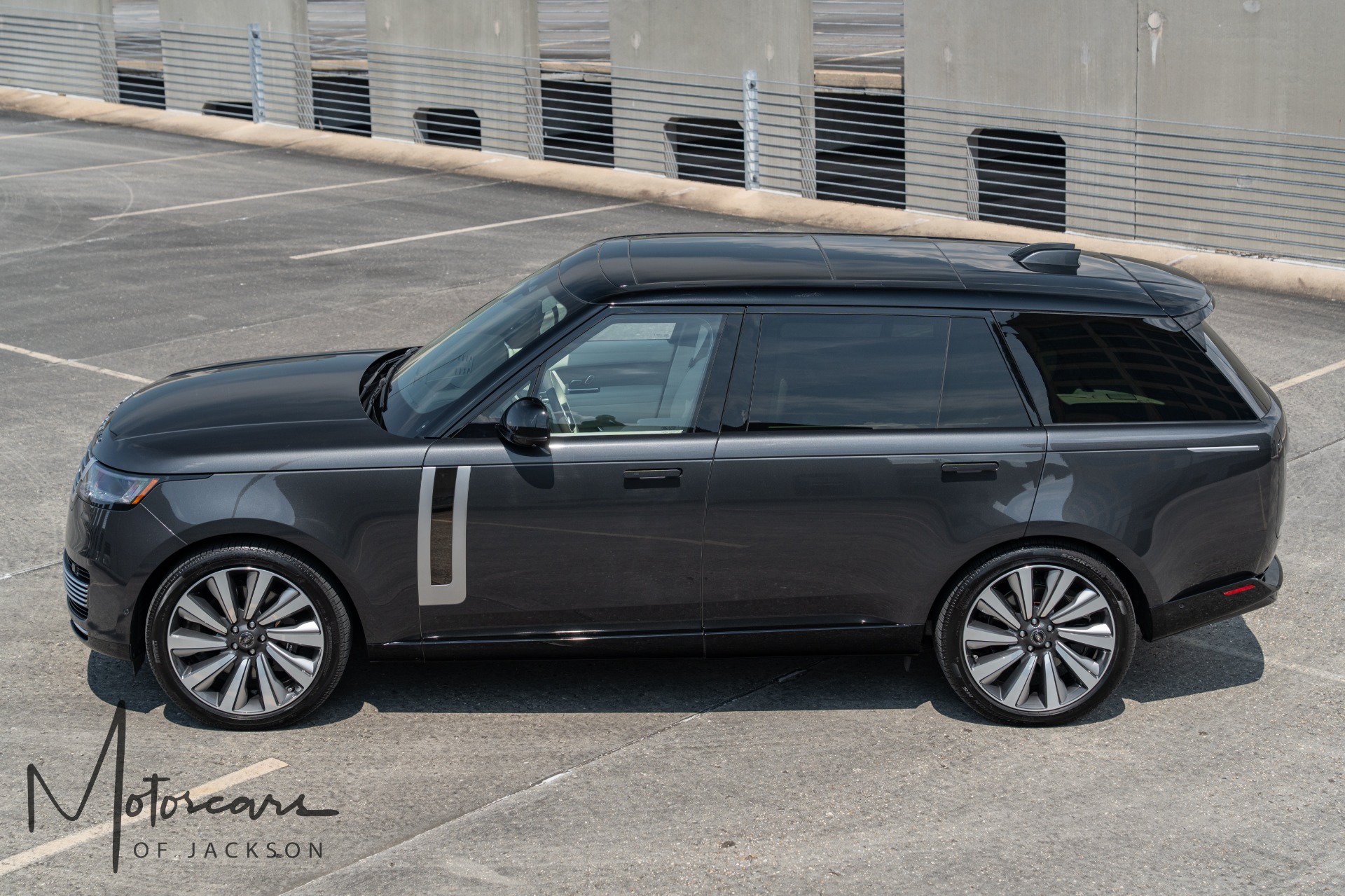 Used 2025 Land Rover Range Rover SV AWD/4WD image 34