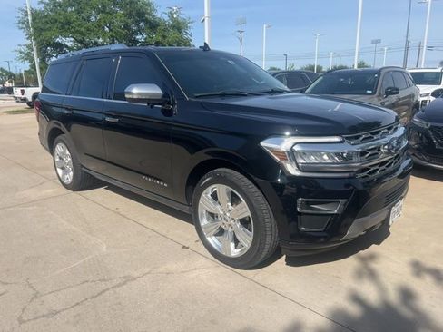 Used 2023 Ford Expedition Platinum image 2