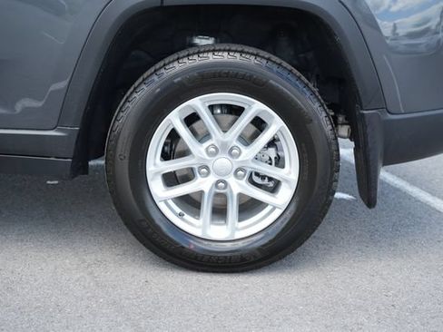 New 2026 Jeep Grand Cherokee Laredo w/ Trailer Tow Package AWD/4WD image 44