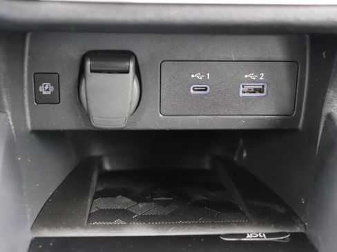 Used 2024 Nissan Versa SR image 33