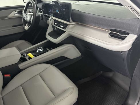 Used 2025 Ford Explorer Active w/ Active Comfort Package AWD/4WD image 16