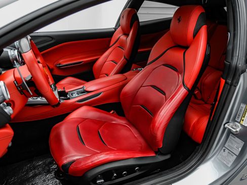 Used 2018 Ferrari GTC4Lusso AWD/4WD image 43
