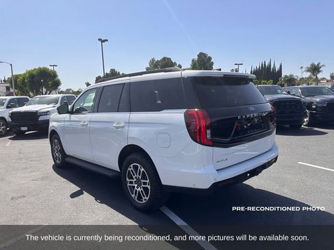 Used 2025 Ford Expedition Active image 3