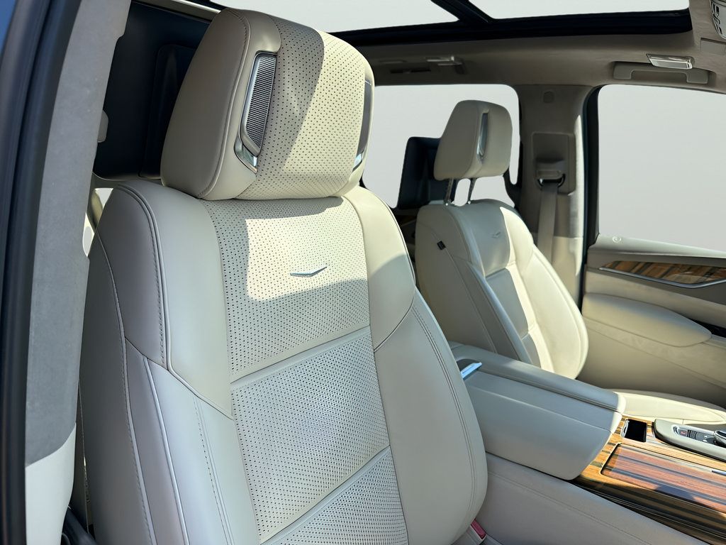 Used 2021 Cadillac Escalade ESV Premium Luxury Platinum w/ Heavy-Duty Trailer Package AWD/4WD image 43