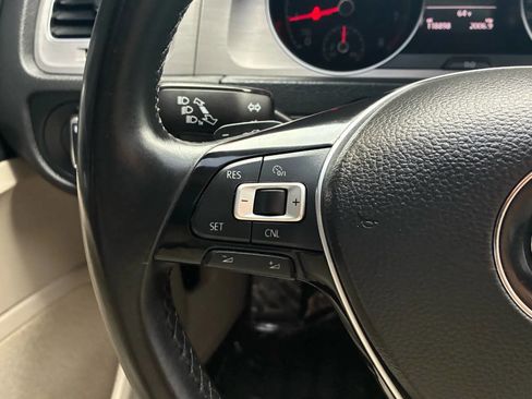 Used 2015 Volkswagen Golf S image 24