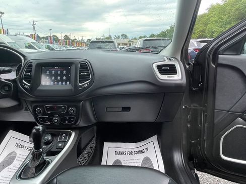 Used 2018 Jeep Compass Latitude w/ Popular Equipment Group AWD/4WD image 28