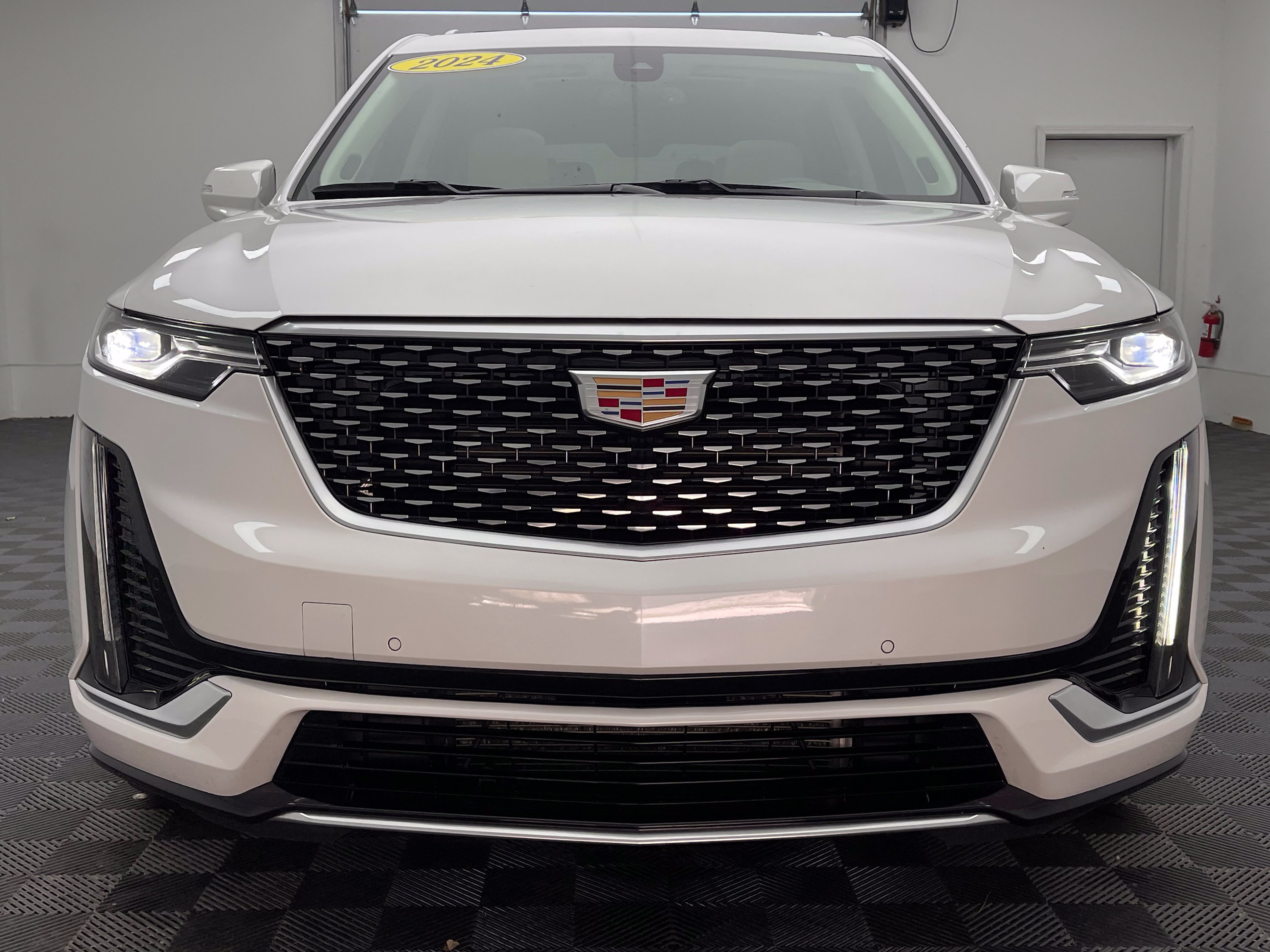 Used 2024 Cadillac XT6 Premium Luxury FWD image 16