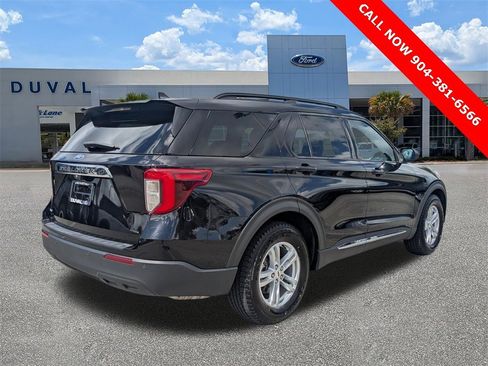 Used 2022 Ford Explorer XLT image 3