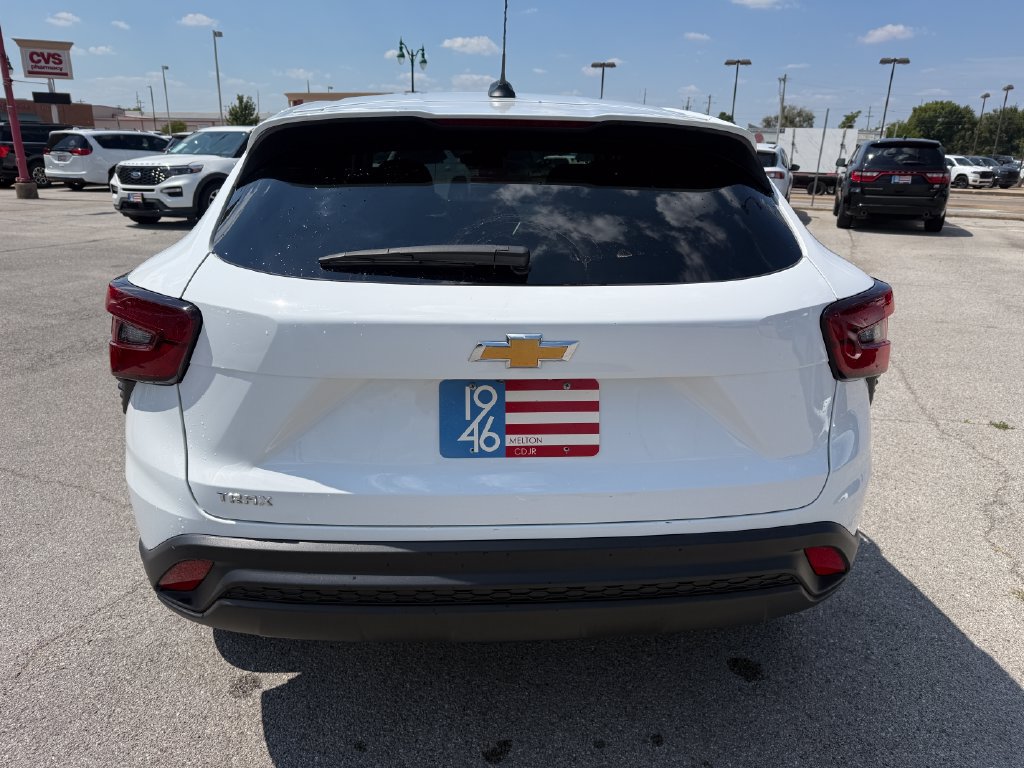 Used 2025 Chevrolet Trax LS FWD image 19