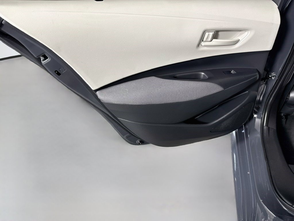 Used 2025 Toyota Corolla LE FWD image 24