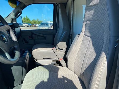Used 2019 Chevrolet Express 3500 Extended RWD image 14