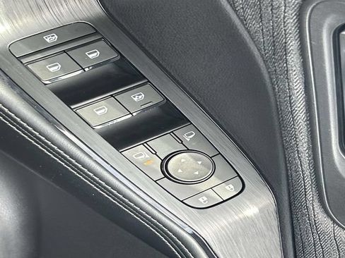 Used 2023 Nissan Rogue SV FWD image 18
