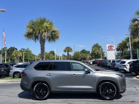 Used 2025 Toyota Grand Highlander AWD image 11