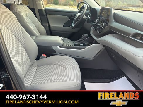 Used 2023 Toyota Highlander L image 27