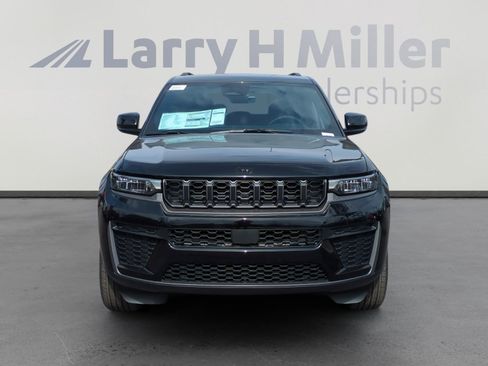 New 2026 Jeep Grand Cherokee Altitude image 8