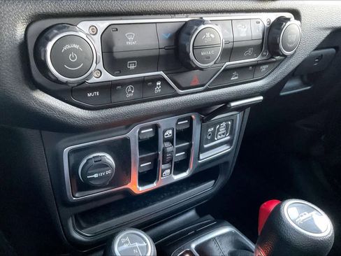 Used 2025 Jeep Gladiator Sport image 32