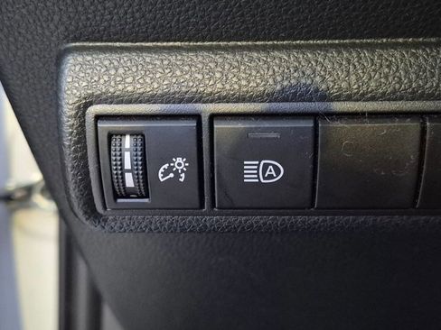 Used 2021 Toyota Corolla LE FWD image 5