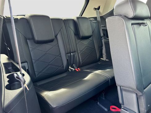Used 2025 Volkswagen Atlas SE image 27