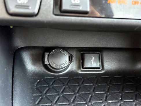 Used 2022 Toyota RAV4 XLE w/ Convenience Package AWD/4WD image 25