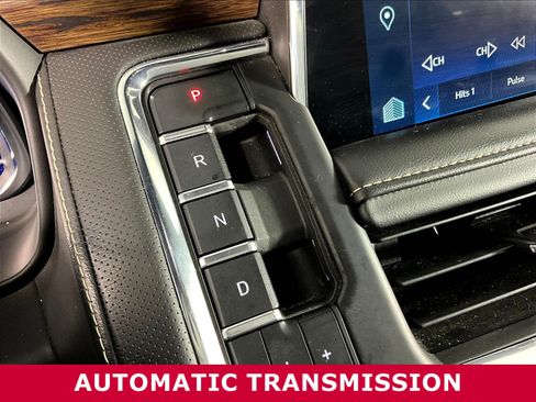 Used 2023 Chevrolet Tahoe Premier AWD/4WD image 16