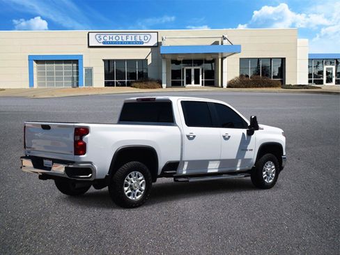 Used 2025 Chevrolet Silverado 2500 LT AWD/4WD image 3