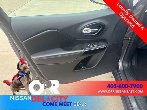 Used 2023 Jeep Cherokee Altitude Lux image 14