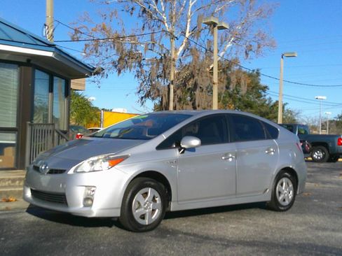 Used 2011 Toyota Prius Three image 2