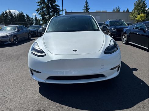 Used 2023 Tesla Model Y Long Range AWD/4WD image 2