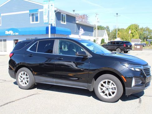 Used 2023 Chevrolet Equinox LT w/ Driver Convenience Package image 4