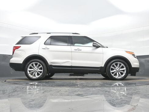 Used 2015 Ford Explorer XLT w/ Equipment Group 202B image 29