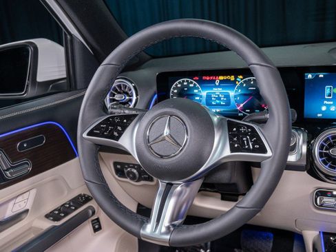 New 2026 Mercedes-Benz GLB 250 4MATIC image 16