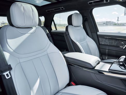 Used 2025 Land Rover Range Rover Sport Autobiography image 34