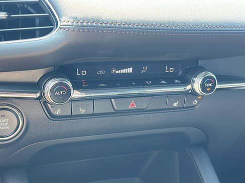 New 2025 MAZDA MAZDA3 Hatchback w/Premium Plus Pkg image 23