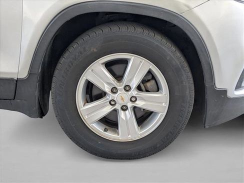 Used 2019 Chevrolet Trax LT w/ LT Convenience Package FWD image 22